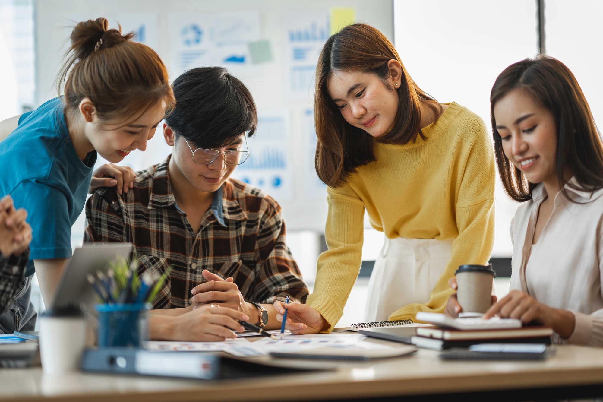Group of Asian businessmen meeting team in modern office ??Design planning structures and modern con